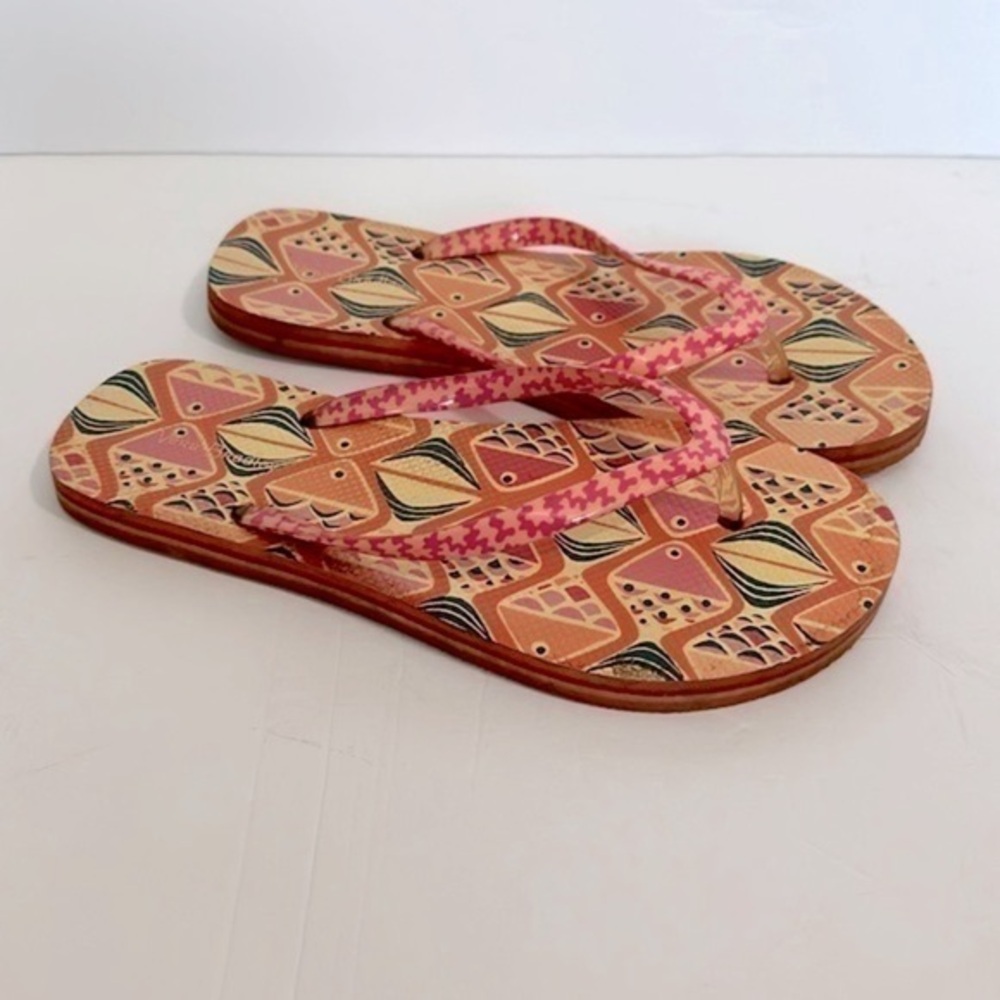 Vera Bradley Coral Go Fish Flip Flops size 7-8 EUC